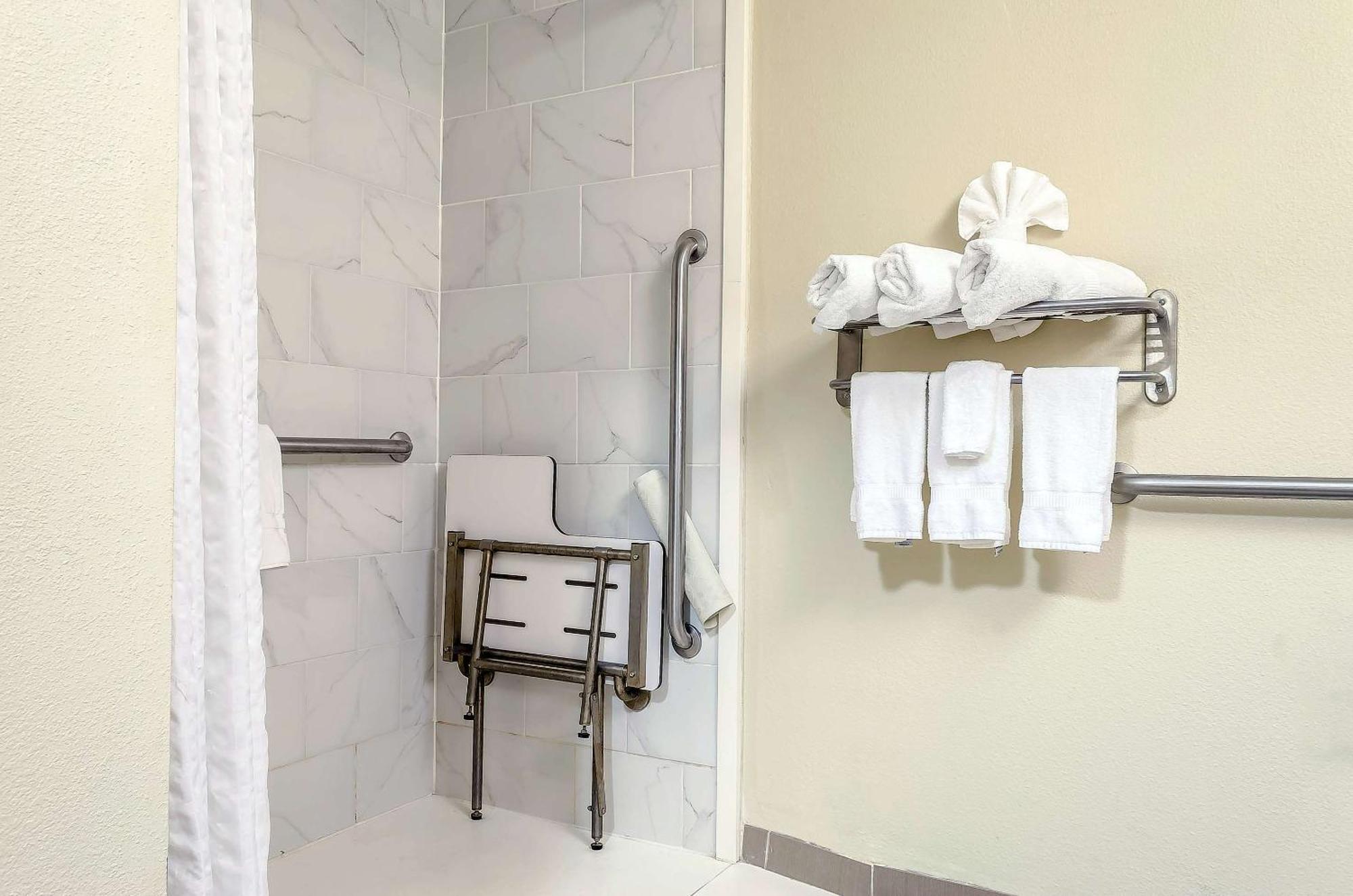 Quality Inn Растон Екстер'єр фото